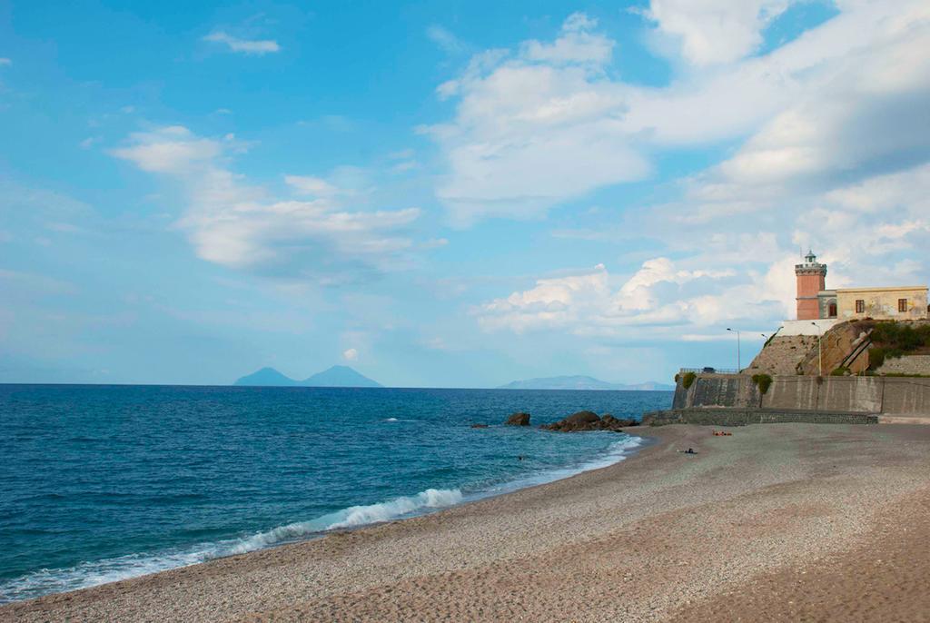 In Riva Al Mare B&B Capo dʼOrlando Extérieur photo
