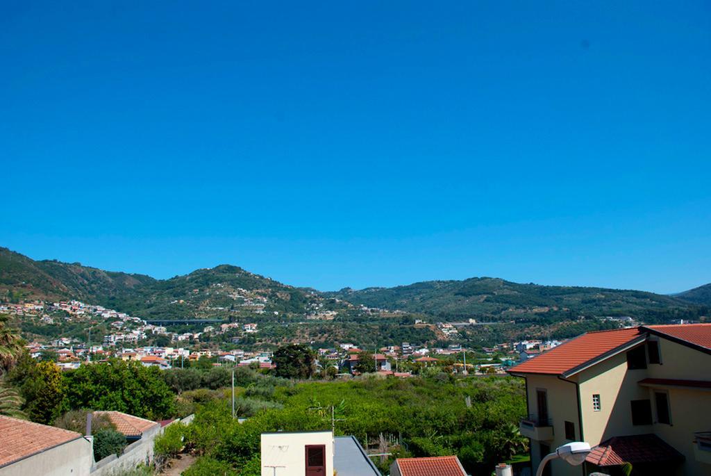 In Riva Al Mare B&B Capo dʼOrlando Chambre photo