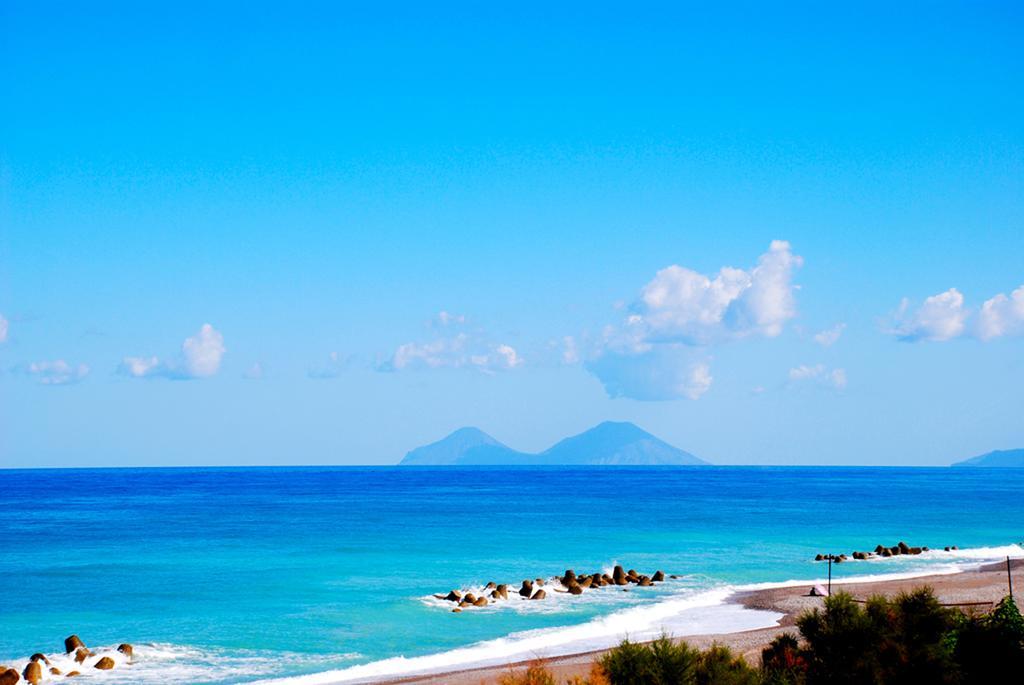 In Riva Al Mare B&B Capo dʼOrlando Chambre photo